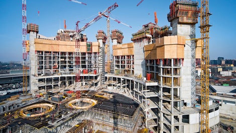 Cada uma das duas torres tem três núcleos de concreto armado que foram construídos com a ajuda de duas variantes auto escaláveis PERI ACS.