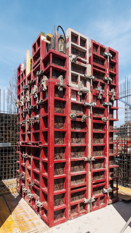 Velkým přínosem bylo také využití odbedňovacích rohů MAXIMO, které zefektivnily výstavbu výtahových jader s dvojitou stěnou.