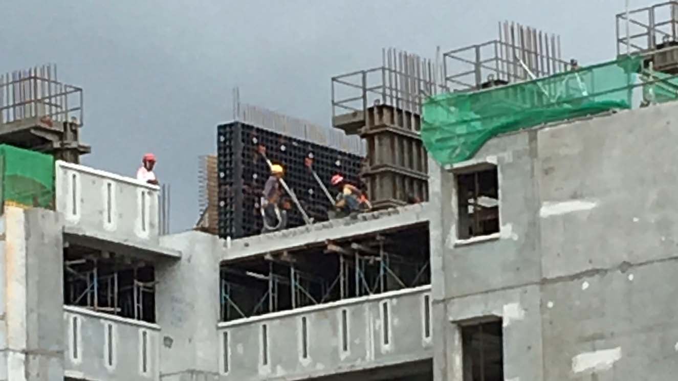 No crane required for lifting of the formwork due to its light weight. The heaviest item weighs less than 25 kg.