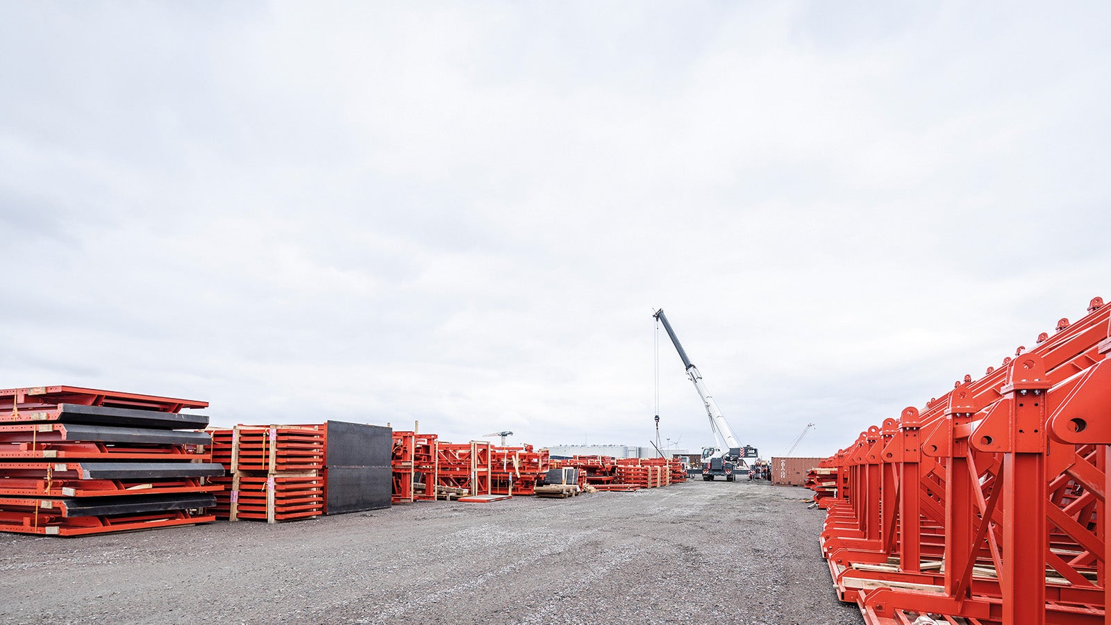 The tunnel elements are produced in a large factory with the size of 140 football fields. Each of the 79 standard elements is composed of nine segments with a width of 42.00 m and a height of 9.00 m and includes four traffic tubes and one rescue tube.