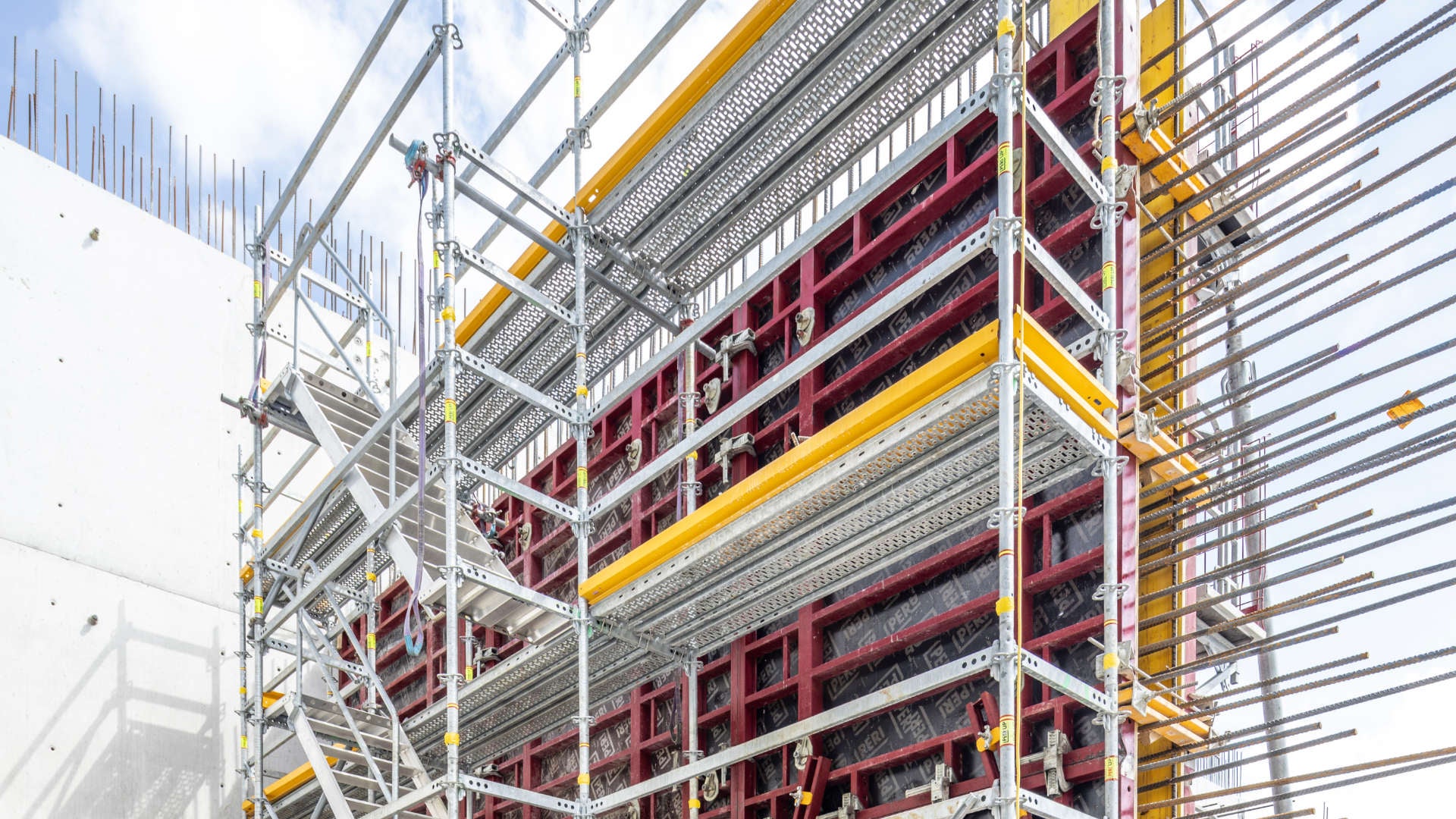 Ein Gerüstsystem. Zwei Möglichkeiten: Lösungen mit Easy oder Flex Bauteilen.