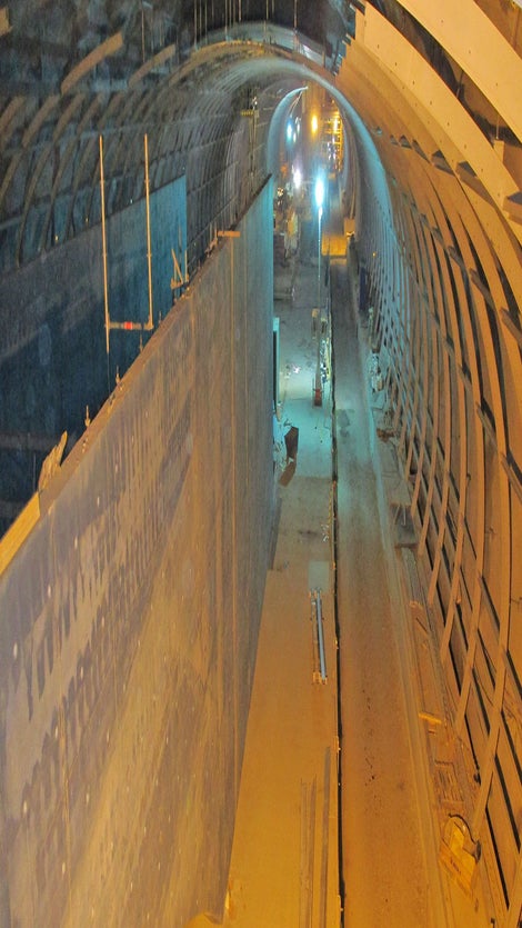 Lentoasemalle pääsee Kehärataa pitkin nyt myös junalla - asemalta on suora liukuporras- ja hissiyhteys lentoterminaaliin.