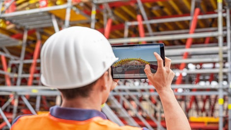 Das Ziel aller digitalen Lösungen ist es, Arbeitsprozesse zu unterstützen, zu automatisieren und zu vereinfachen. Das sorgt für mehr Sicherheit, eine höhere Effizienz, bessere Qualität und schlussendlich geringere Kosten. Das Portfolio reicht von der Planung über die Organisation bis hin zur Umsetzung.