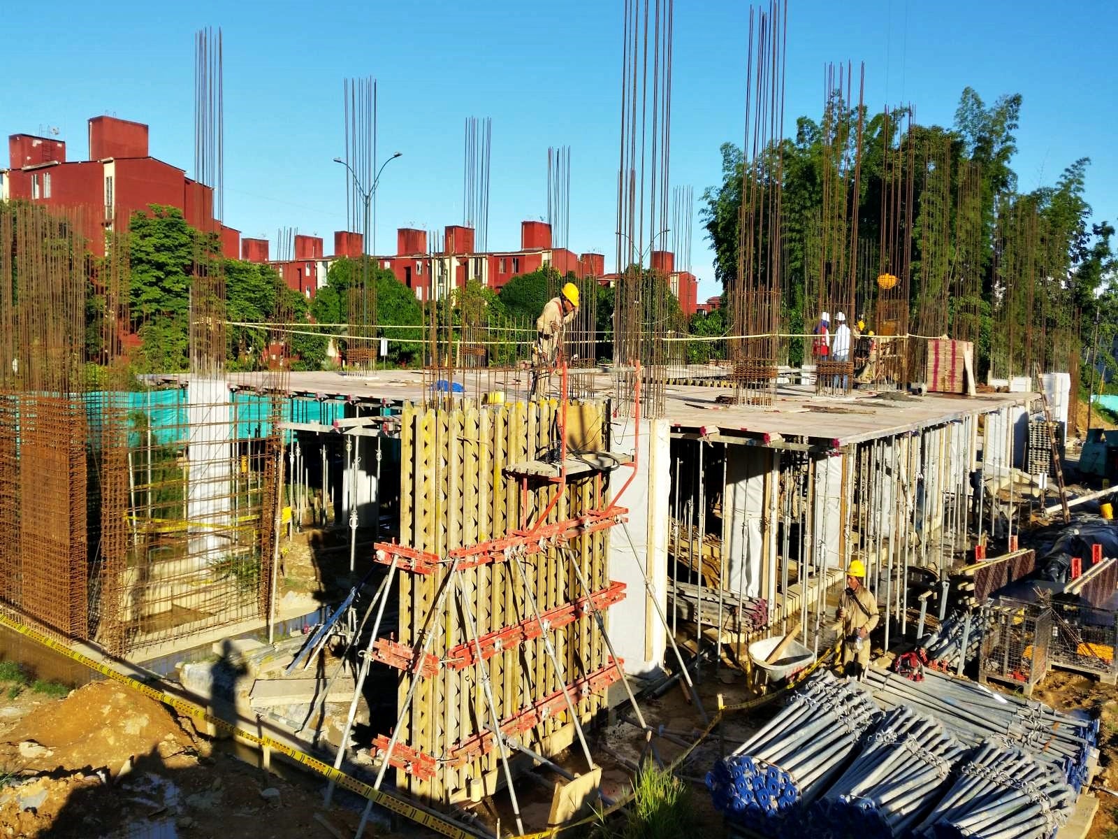 Encofrado VARIO GT-24 y VARIO VT-20 para muros y columnas.