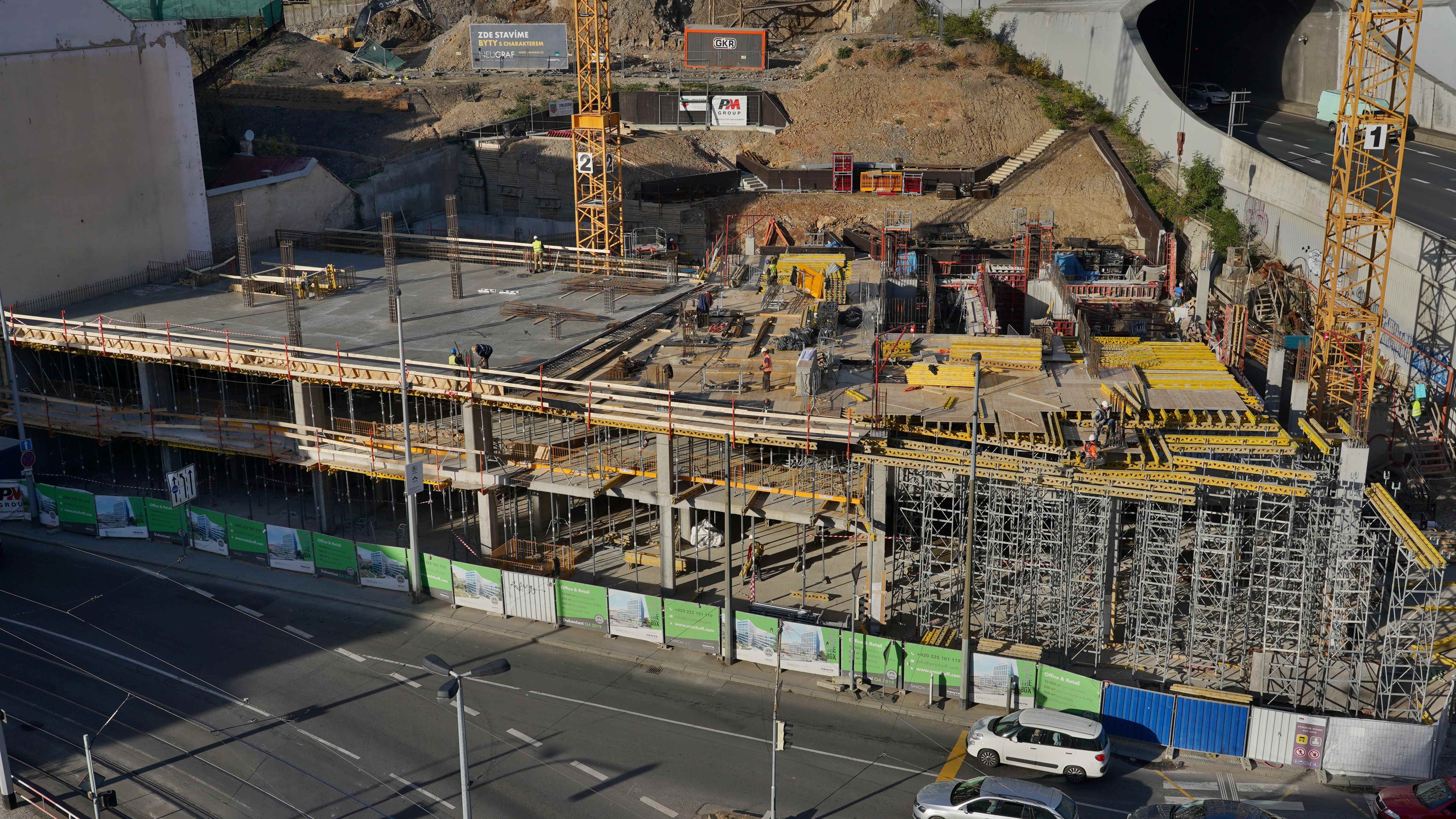 Podepření ve výšce dvou podlaží vytvoření s pomocí podpěrných věží ST 100.