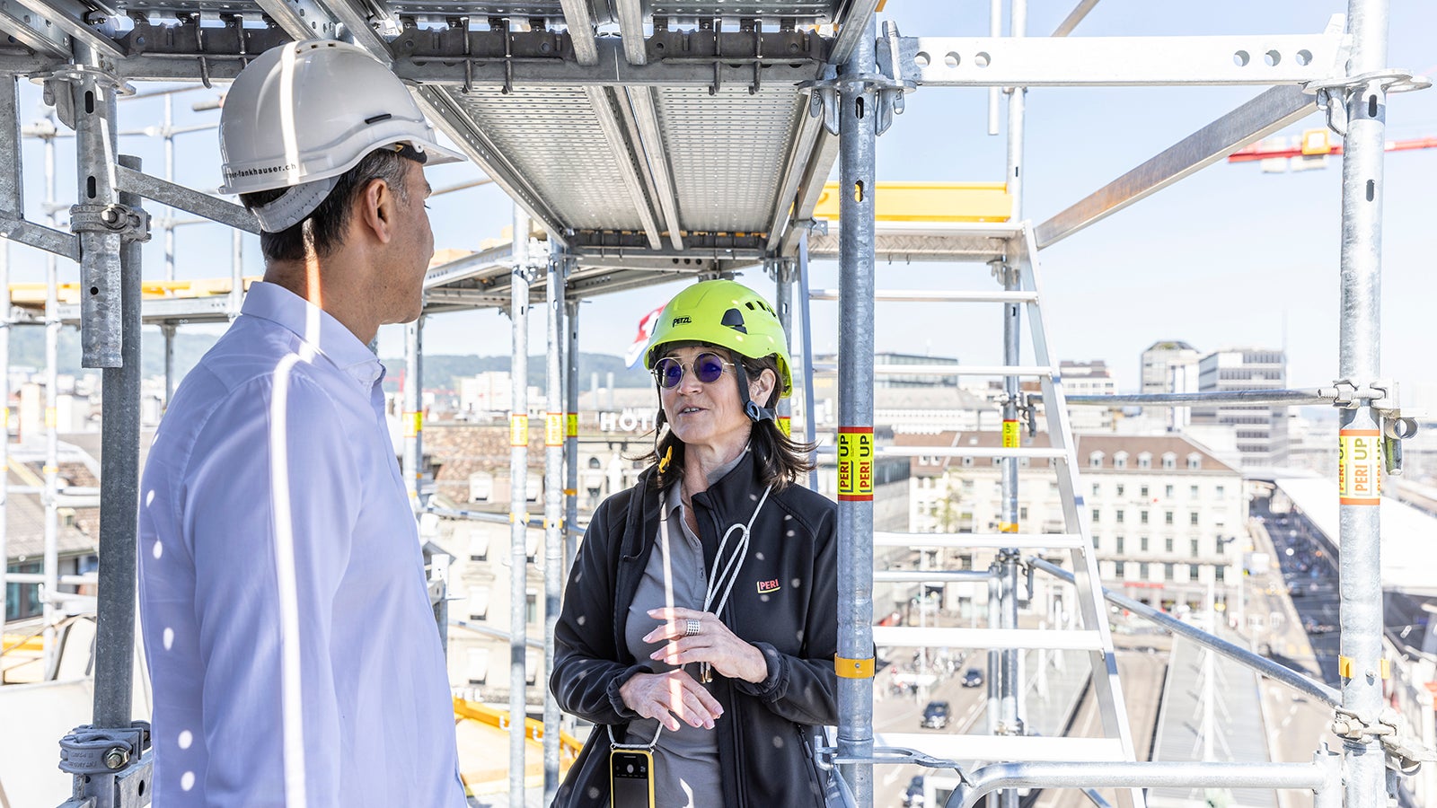 Do you need us? We are here for you. Our engineers provide technical support, training, and on-site assistance for our PERI UP systems. And if you have any questions, you can always rely on your dedicated sales engineer.