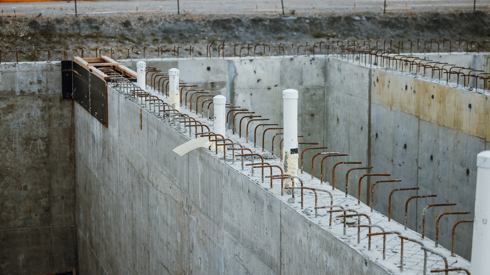 11,672 square feet of MAXIMO was utilized to deliver fast cycle times, minimal ties, and a high-quality concrete finish with efficient single-sided tie technology.