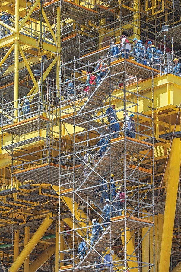 Access to the platform was provided by two clever PERI UP Flex Staircases 100 – these were also used to ensure that shift changes ran smoothly.