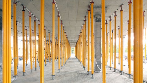 System SKYDECK, dający się doskonale dopasować do geometrii obiektu, znacznie zredukował nakłady robocizny i zminimalizował koszty zakupu sklejki.