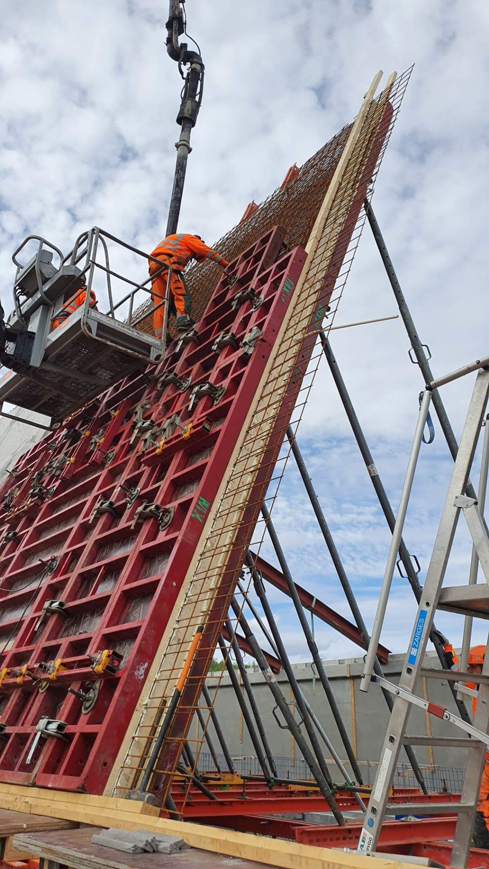 Forarbeider med MAXIMO veggforskaling før selve støpingen