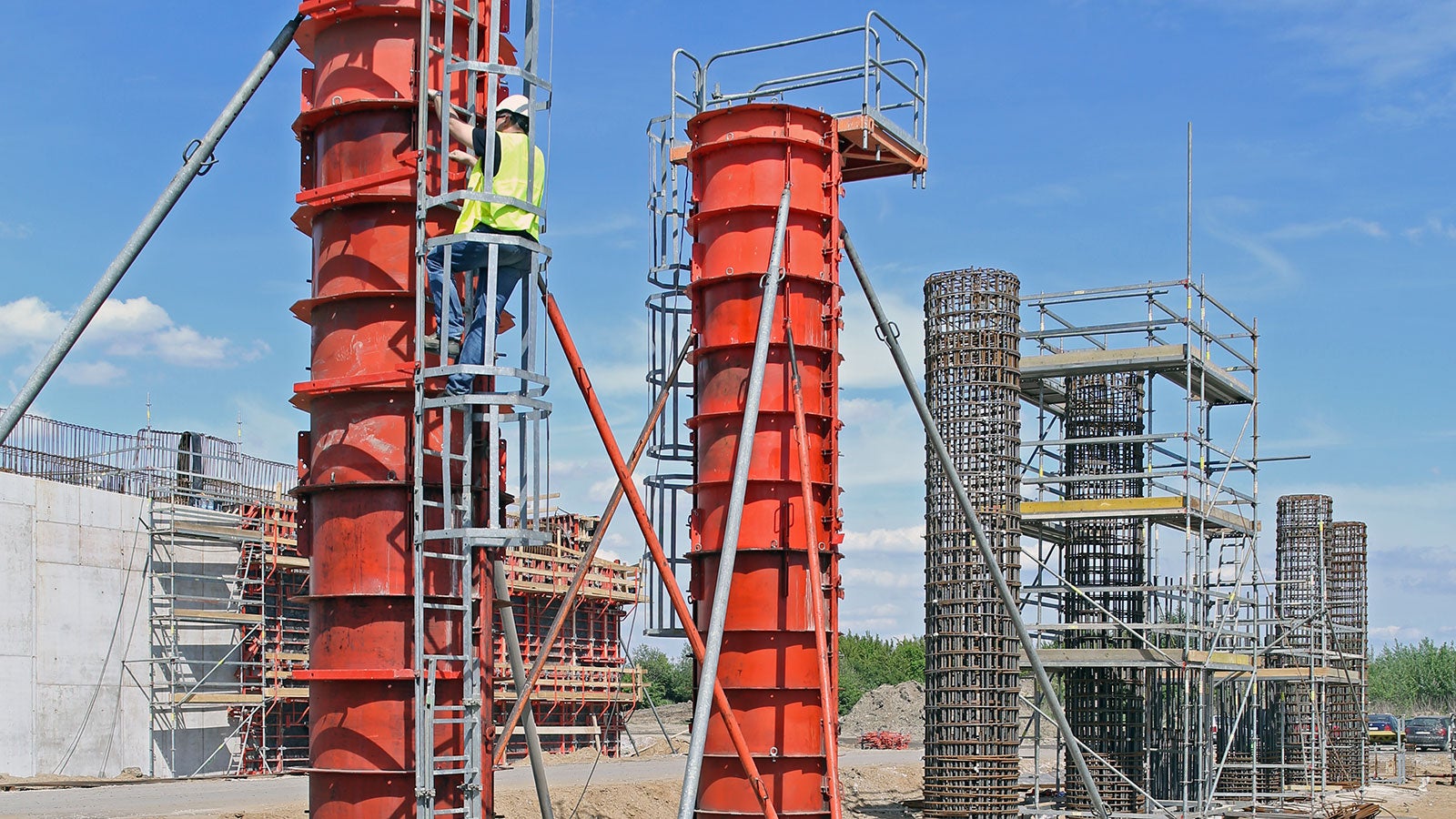 Najwyższe standardy bezpieczeństwa pracy z systemami deskowań i rusztowań PERI - Estakady dojazdowe mostu MD7