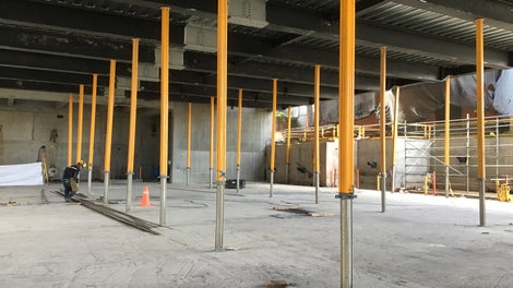 Los puntales MULTIRPOP, ligeros y con alta capacidad de carga fueron esenciales en el reapuntalamiento de las losas. 