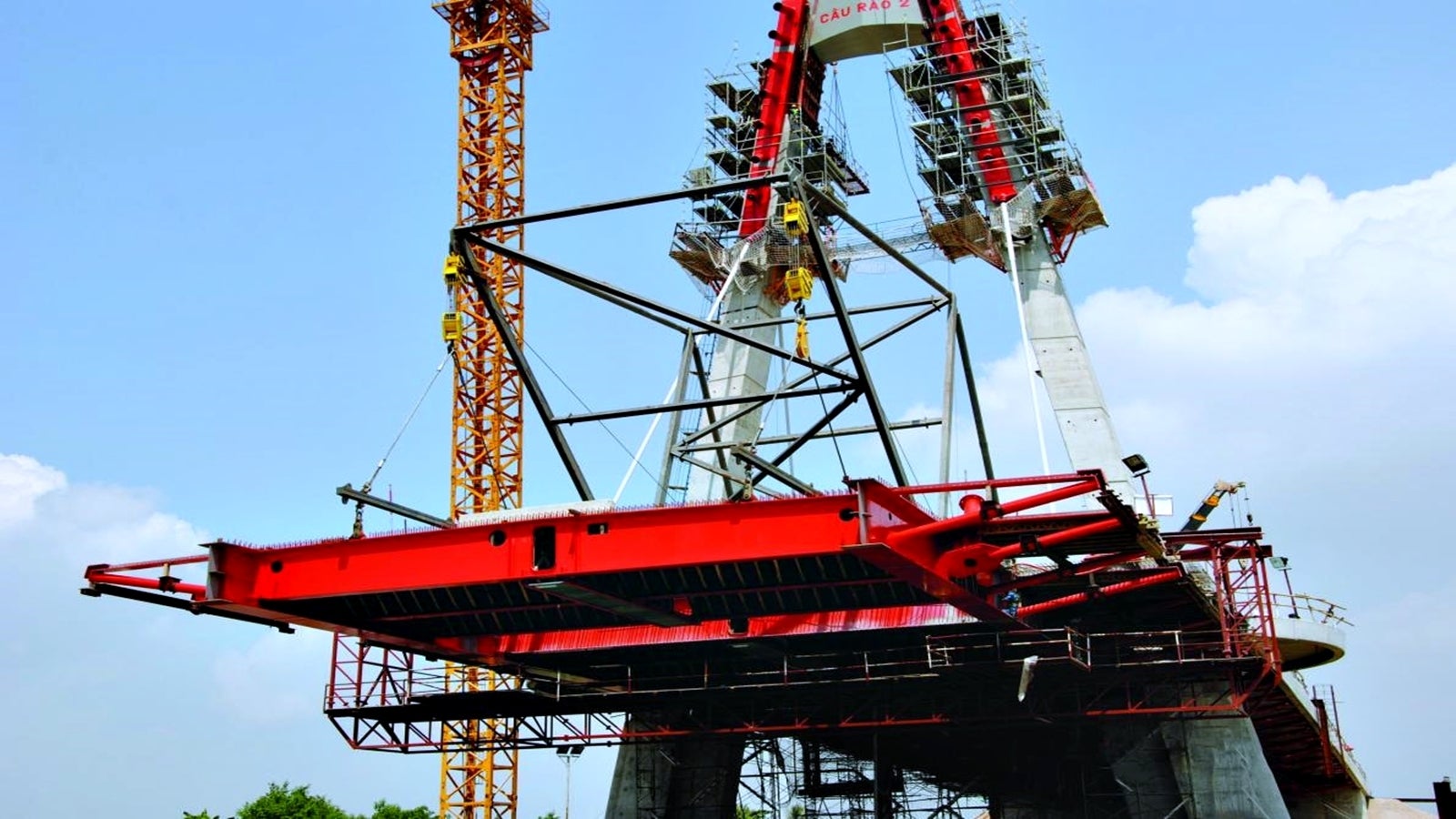  It features a span of 240m with one pylon carrying the main span of 120m and the nearest side span of 70m, and has 4 lanes and pavements in each direction. 