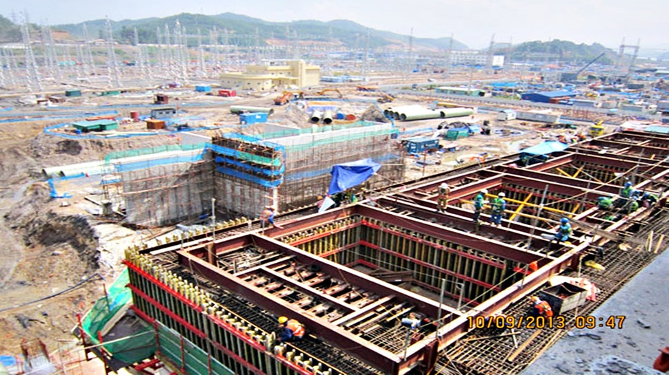 The base area of the main structure is characterized by its massive walls, beams and slabs. The proven, load‑bearing GT 24 girder with high bending stiffness is one of the main components used for the project‑specific formwork.<br/>
