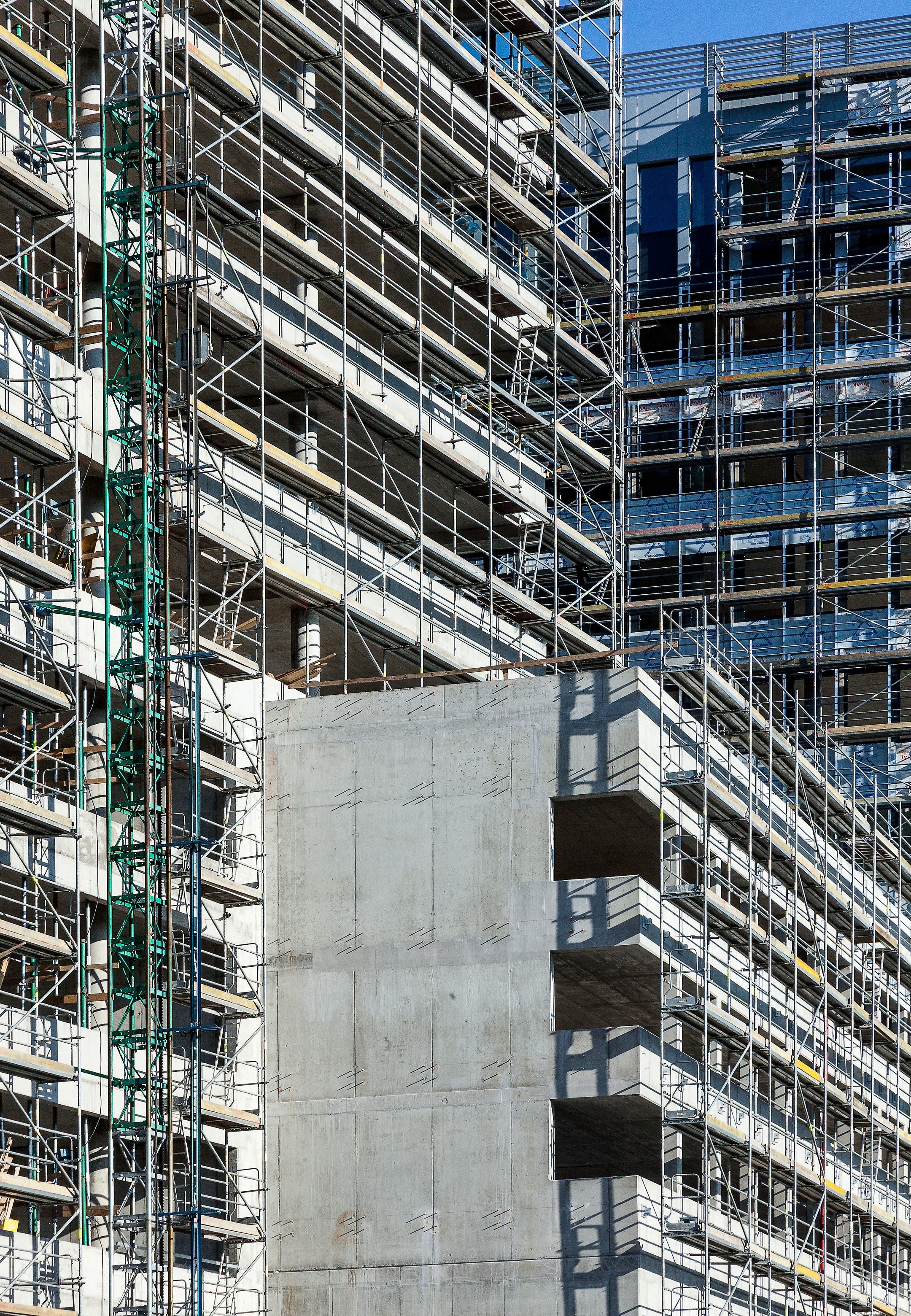 Kotvenie lešenia bolo realizované rozopretím do stropov.