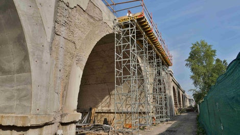 Podepření římsy mostu na věžích ST 100.