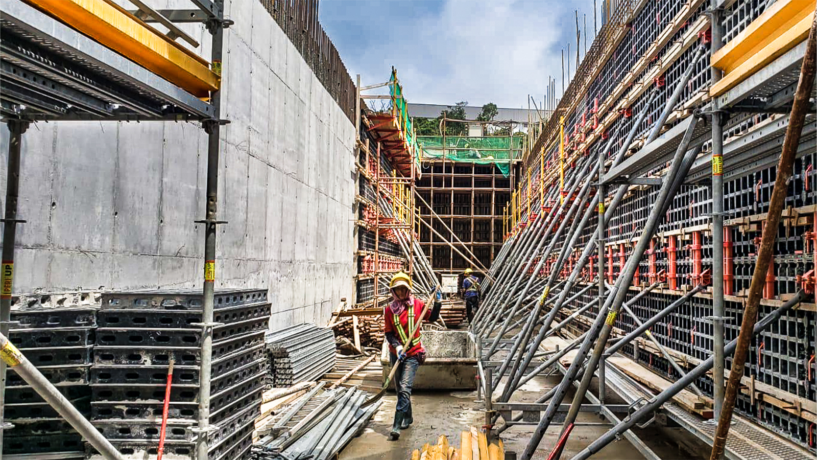 DUO formwork and PERI UP scaffold