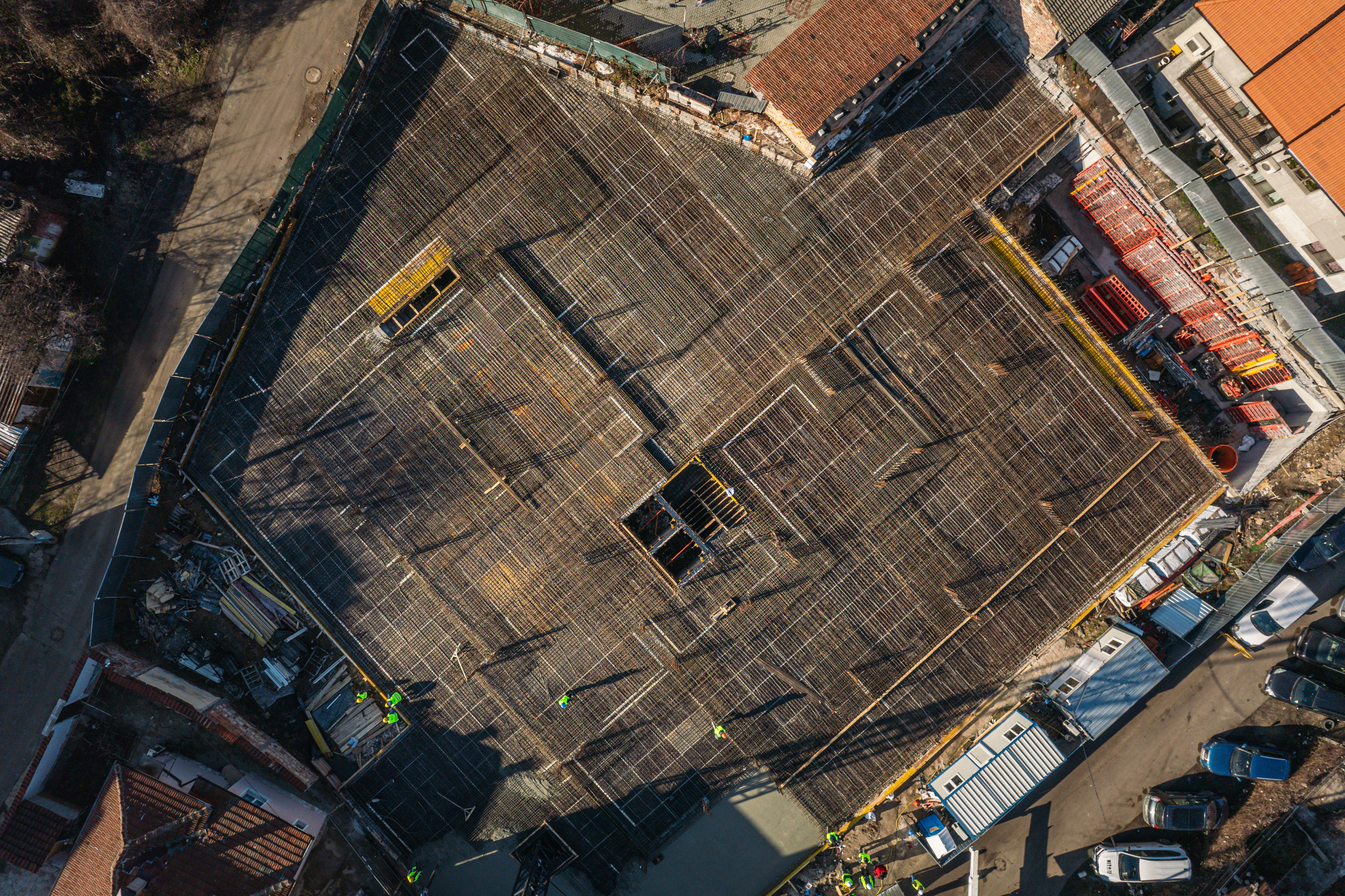 Сградата е с общо 81 апартамента – двустайни и тристайни. Жилищата се отличават с функционални разпределения и просторни всекидневни и спални