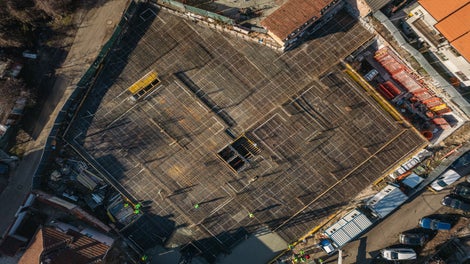 Сградата е с общо 81 апартамента – двустайни и тристайни. Жилищата се отличават с функционални разпределения и просторни всекидневни и спални