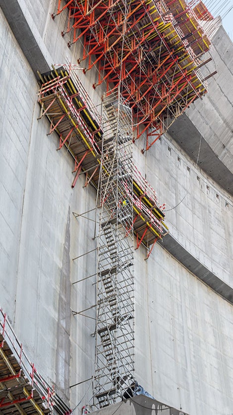 The PERI UP Modular Scaffold is being used for diverse falsework and working scaffold tasks and for access solutions. The advantages of the PERI UP Stairs with installation heights of up to 55 m include fast and secure accessibility to working areas.