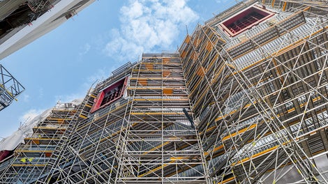 The high-efficiency coal-fired power plant with a 1,600 megawatt biomass co-firing unit plays an important role in modernising and securing the electricity supply in the Netherlands – in combination with the use of wind and solar energy. The PERI UP Scaffolding Kit has clearly demonstrated its flexibility and adaptability during the four-year construction period of the Eemshaven Power Station.