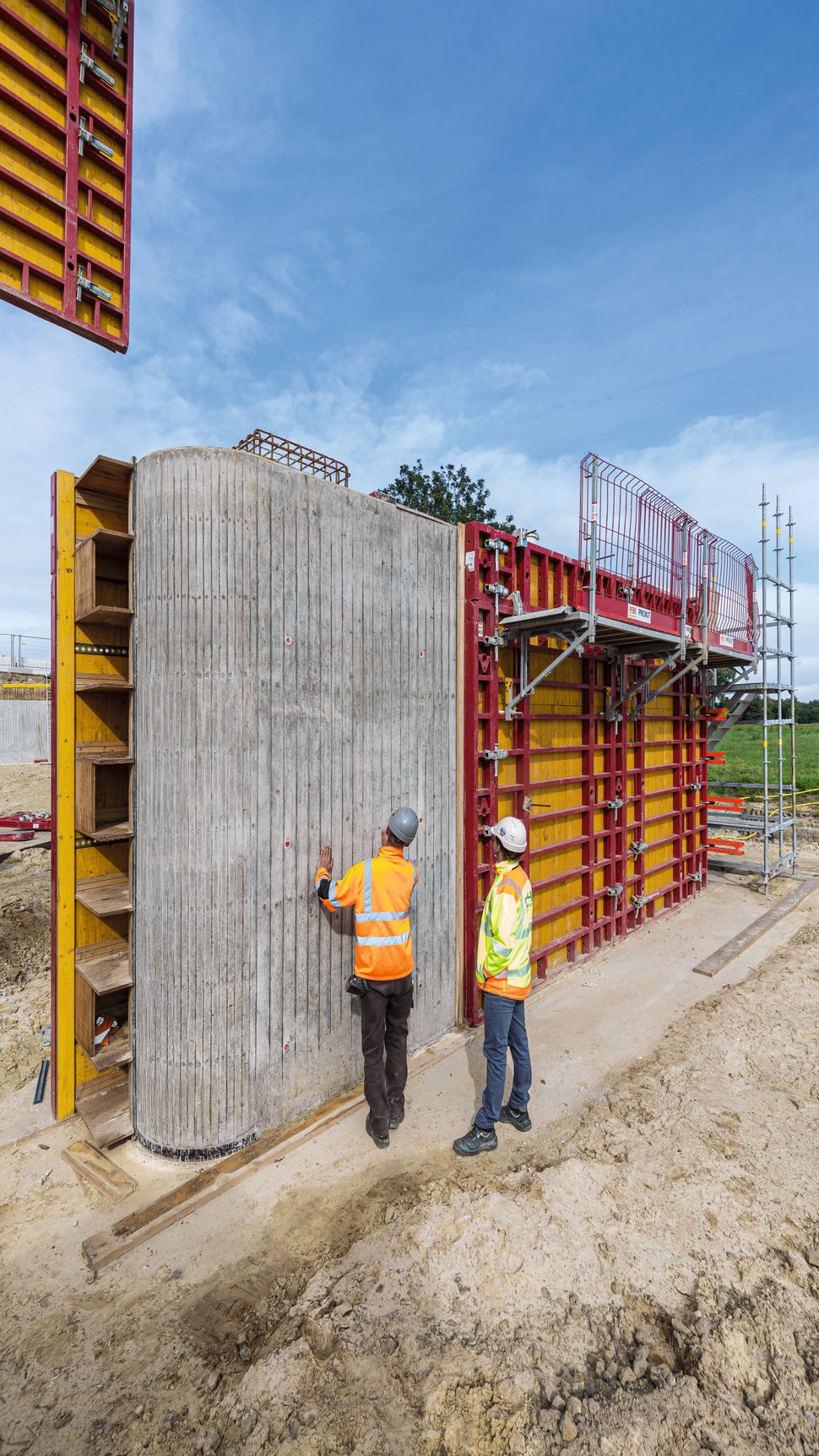 Mit MAXIMO Struktur lassen sich auch speziell gestaltete Sichtbetonoberflächen realisieren.