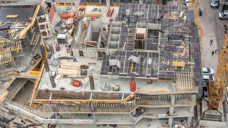 Na tipičnim etažama 4. do 22. koristi se TRIO zidna oplata za zidove jezgre te SKYDECK stropna oplata za središnji dio ploče.