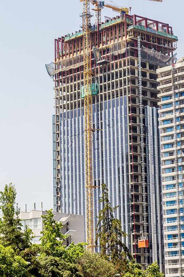 La Nueva Santa María nace con el fin de completar este conjunto, posee líneas contemporáneas, espacios privados de uso público y obras viales para una conexión expedita.