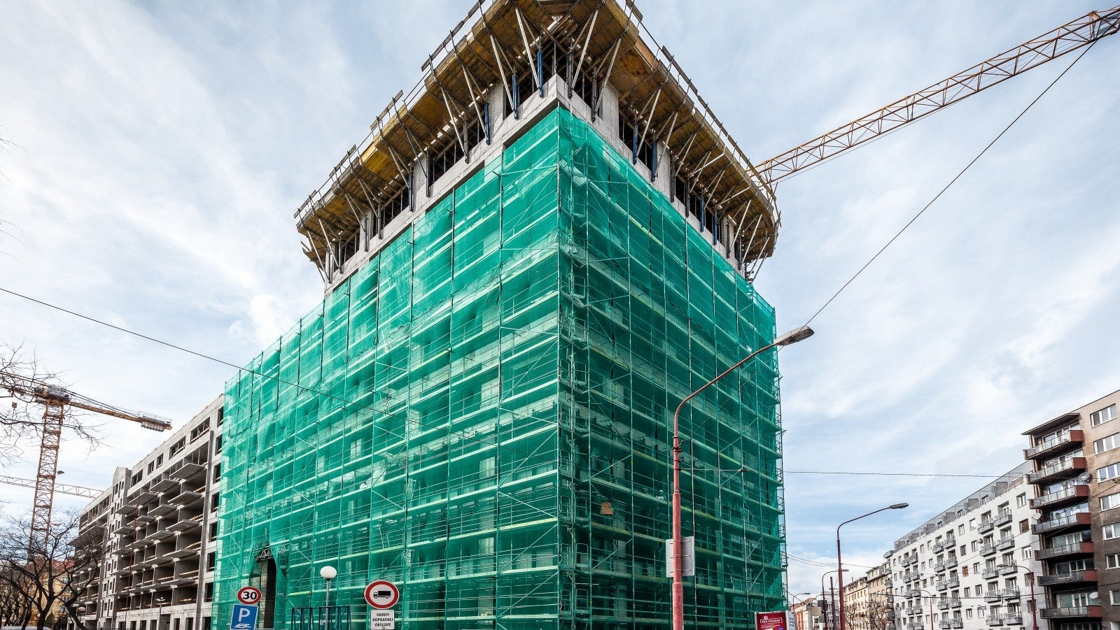 Pre realizáciu fasády bolo na stavbu dodané fasádne lešenie PERI UP T 72 v celkovom objeme 7 000 m².
