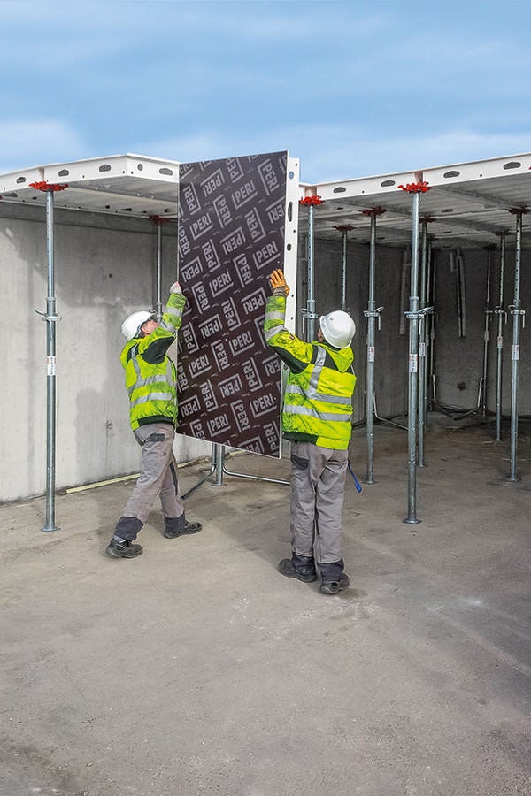 On account of the low weight and the ergonomic handling features, no more than two persons are required for the SKYMAX installation process.