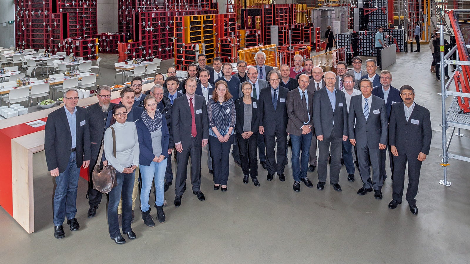 Professors from civil engineering faculties at universities in Germany and Austria came to Weissenhorn at the invitation of PERI, and were informed about the latest developments in the area of formwork and scaffolding systems during their two-day visit.