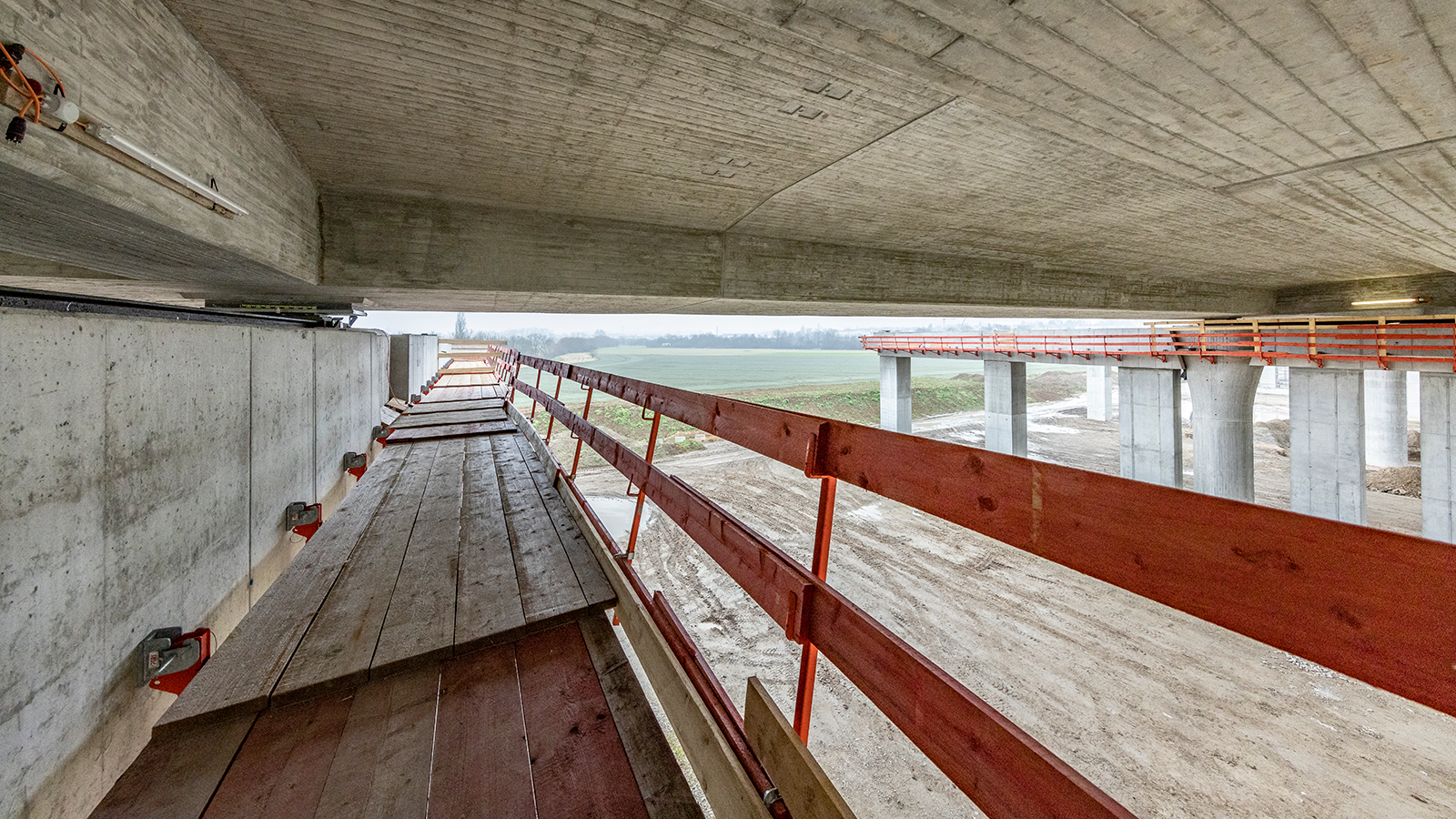 Large widths of influence and consequently reduced costs for anchoring, assembly and on-site material requirements.