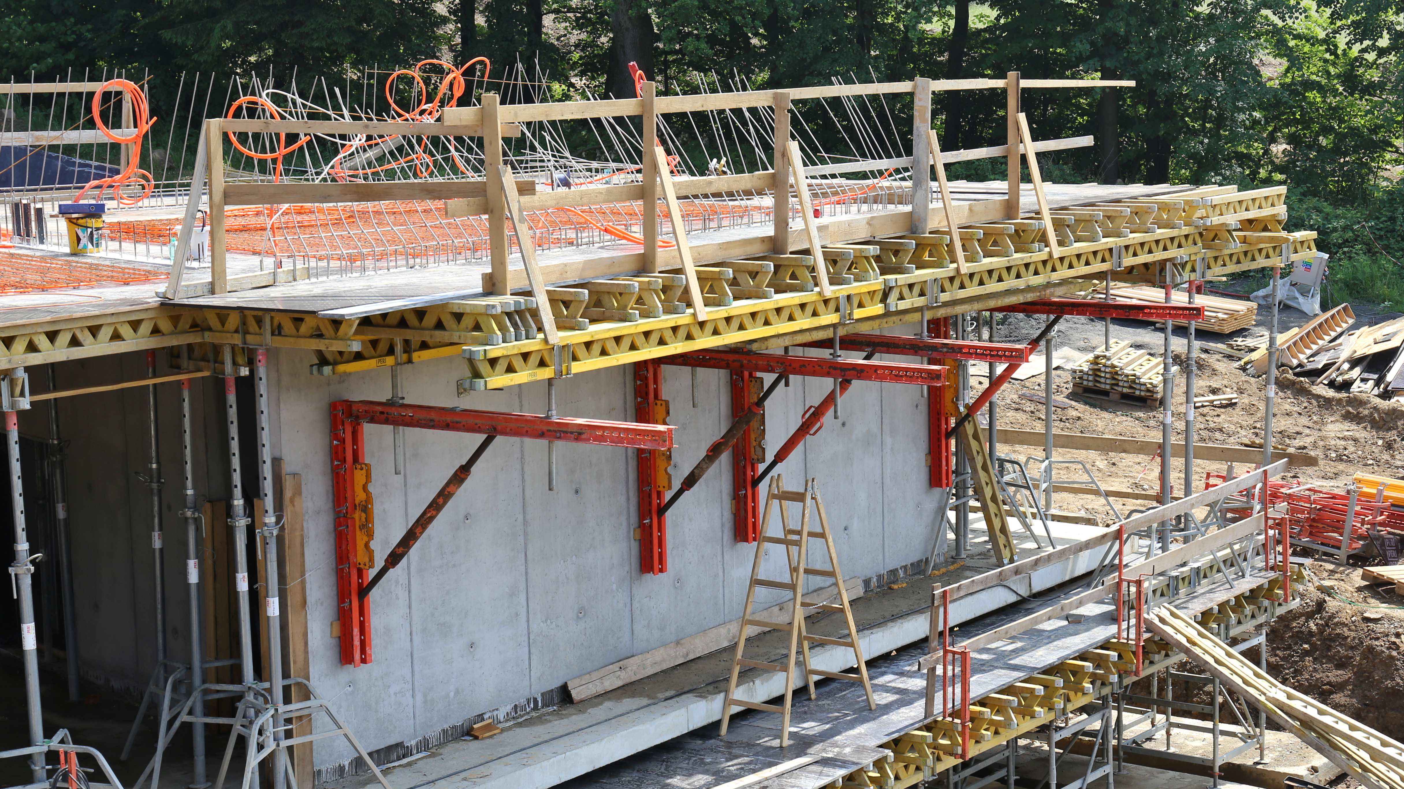 Vila Čeladná: atypické bednění stropních konzolí