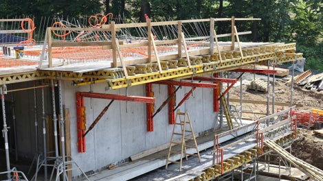 Vila Čeladná: atypické bednění stropních konzolí