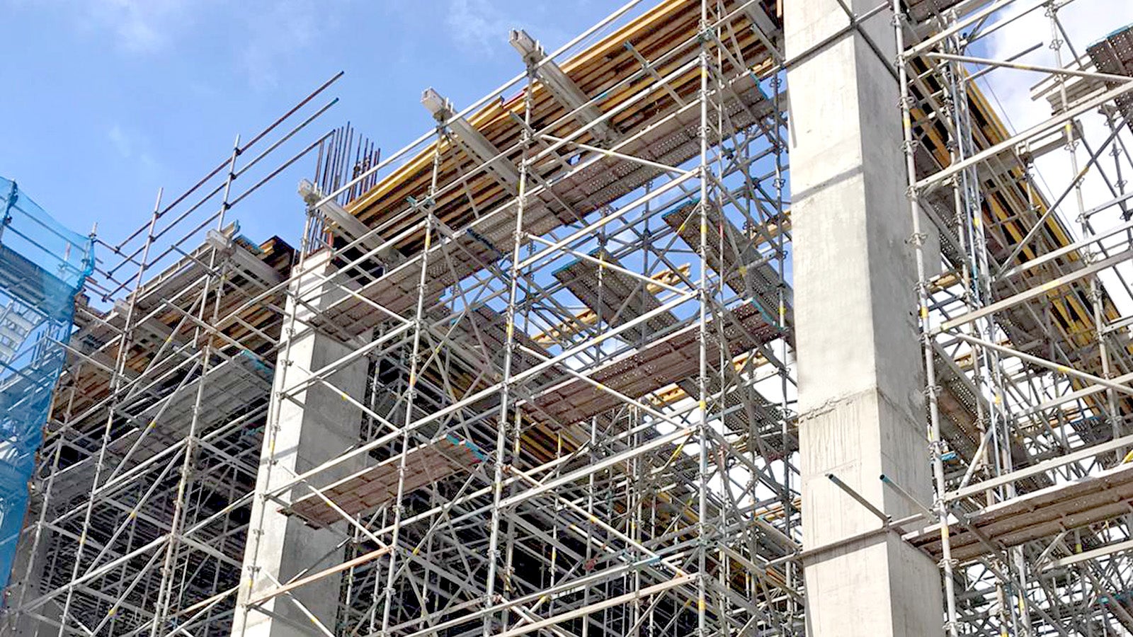 Site progression in January 2021 - MULTIFLEX + PERI UP Flex Shoring for beams