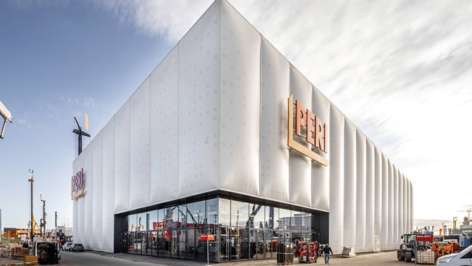 En bauma, PERI presentará innovaciones para un futuro seguro y sostenible en la industria de la construcción con el lema «Estamos dando forma al futuro con usted». El experto en encofrados y andamios se encuentra en el recinto norte al aire libre (stand FN 718). <br/><br/>(Foto: PERI SE) 