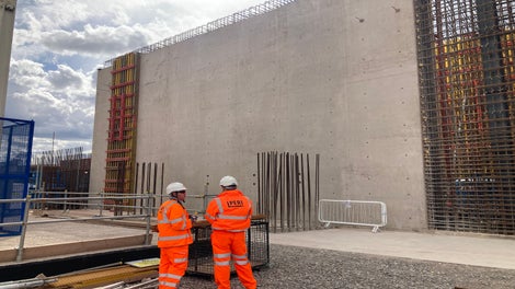 Unlike standard pre-built panel systems, VARIO is assembled from individual steel walers, timber girders, and a plywood face.