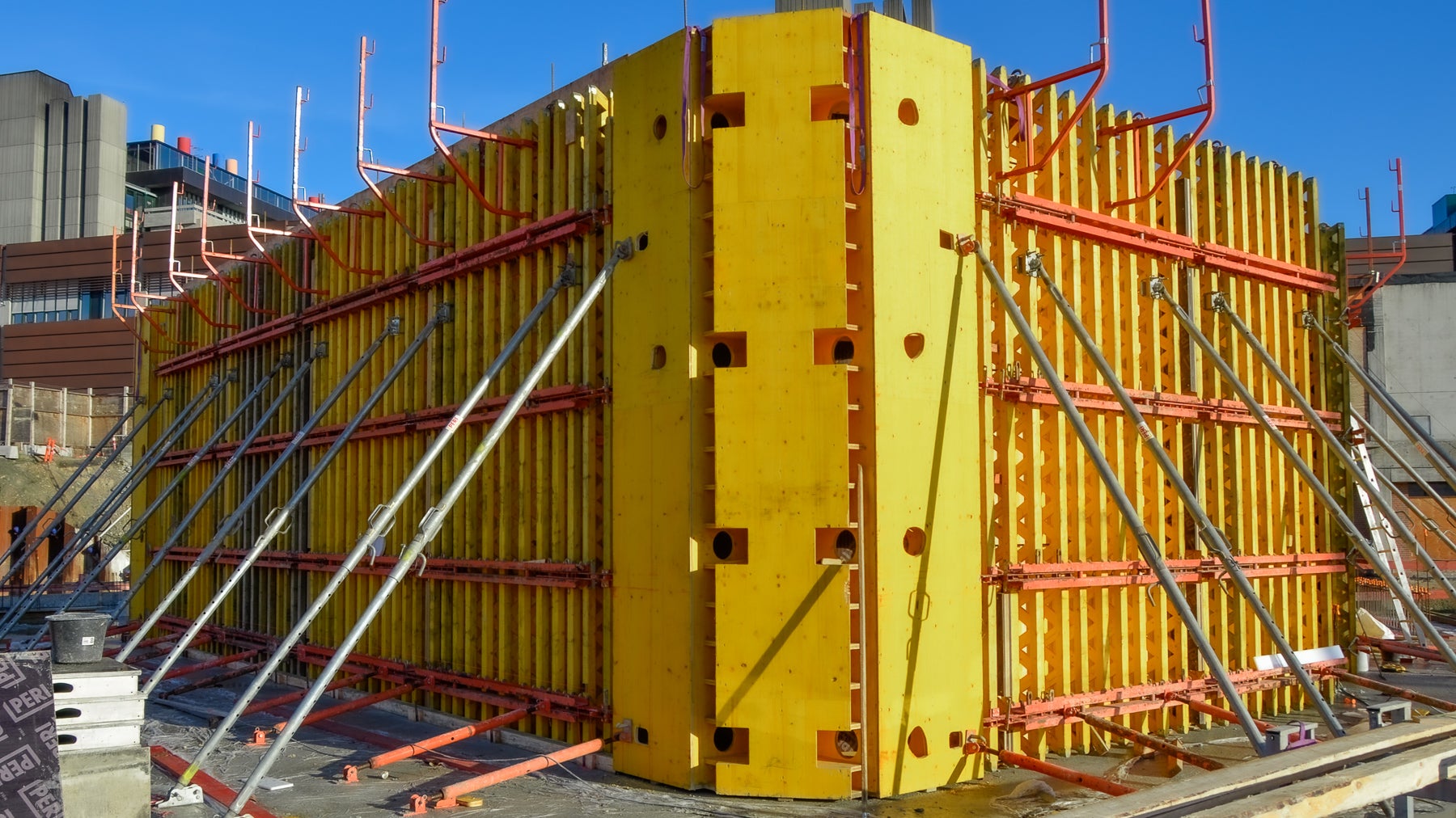 VARIO GT24 Vægforskalling med specialforme til hjørner