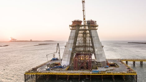The Danjiang Bridge currently under construction in Taipei boasts an impressive panoramic backdrop. When it is completed in 2025, the cable-stayed bridge will serve as a transport link between the Bali District and Tamsui District. 