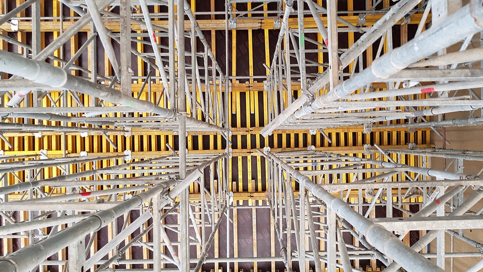 Deskowanie MULTIFLEX na wysokich wieżach ST 100 - podbudowa stropu HWS.