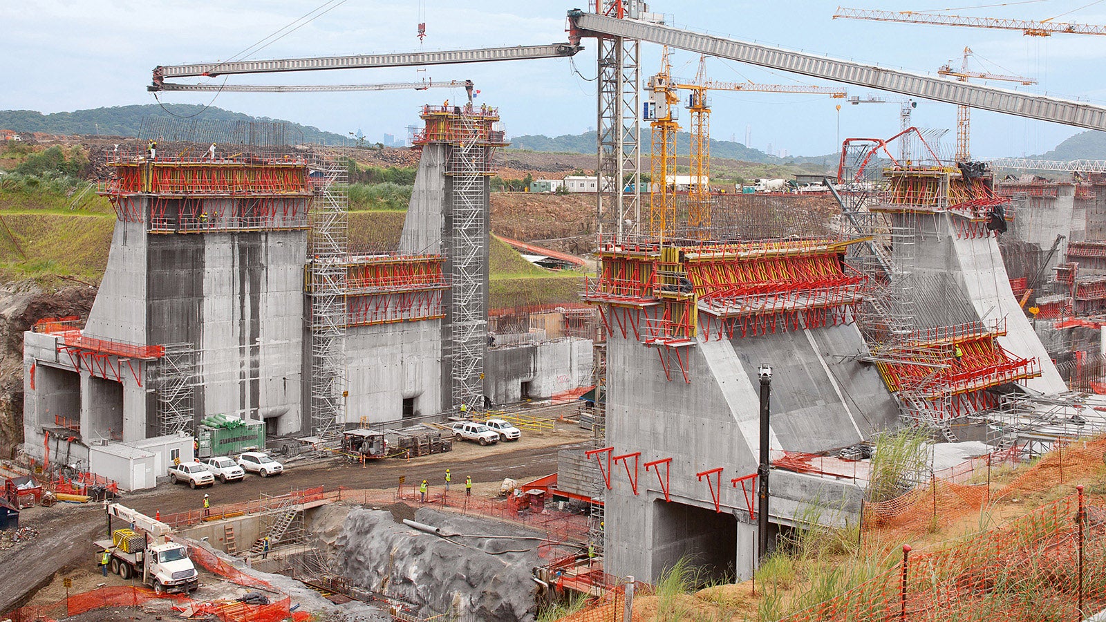 A PERI está apoiando o "projeto de construção do século" com o planejamento e entrega de enormes quantidades de sistemas de formas e andaimes.