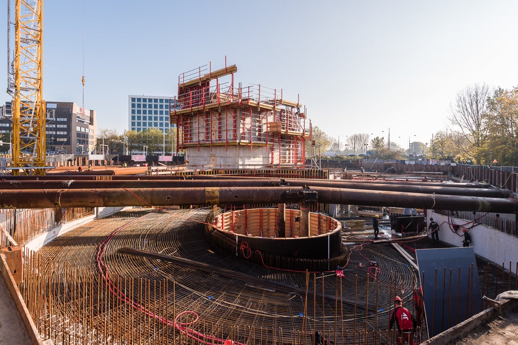 In dit project kozen we voor voorgemonteerde ronde VARIO wandbekisting in combinatie met RCS-C klimbekisting om de doorlooptijd te beperken.