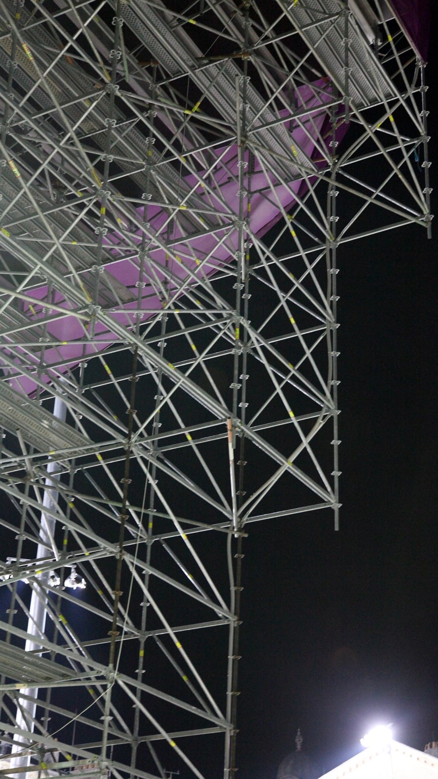 PERI UP ロゼット下部構造の カンチレバー部を近接撮影