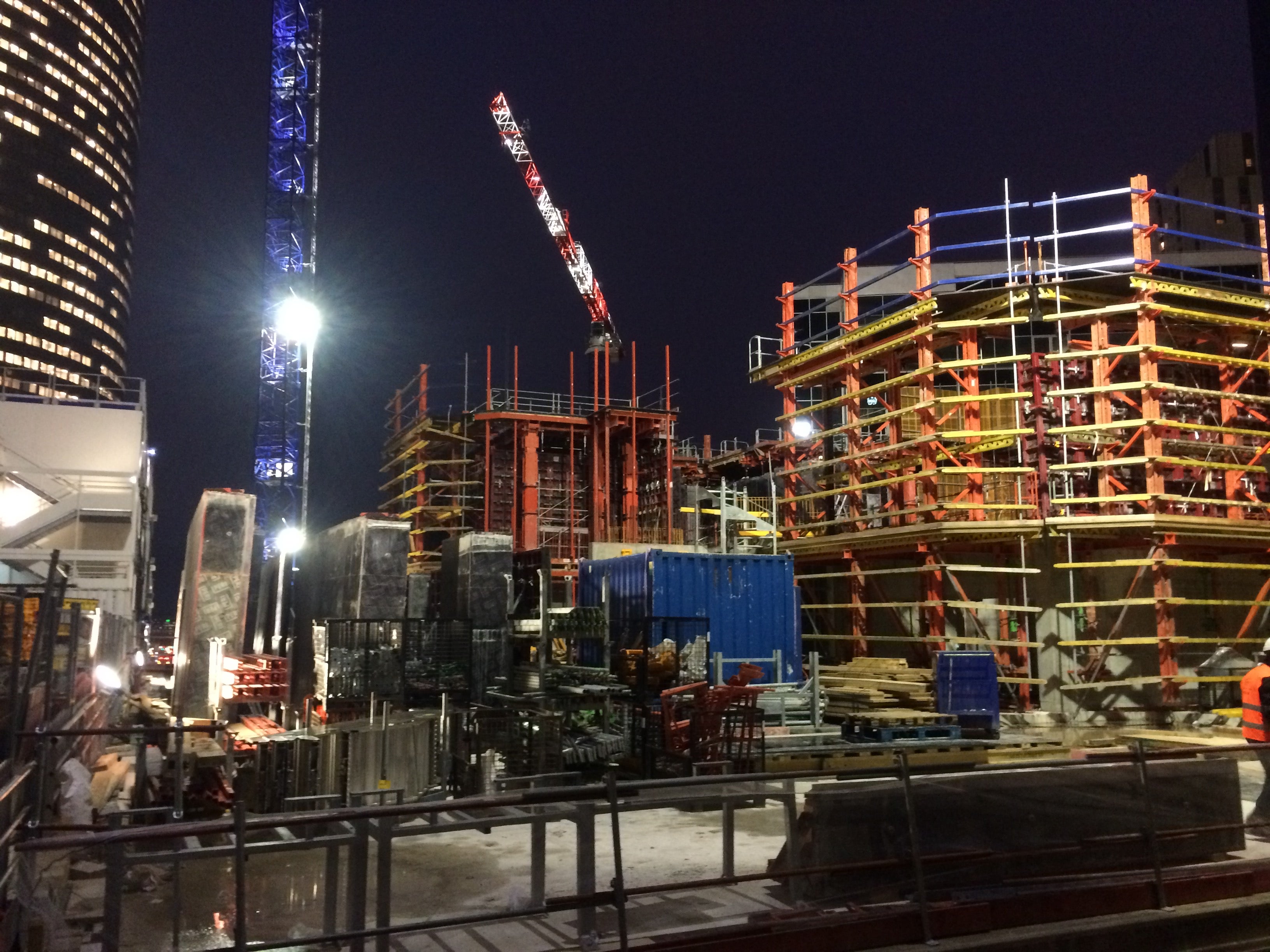 Outil du noyau en cours de montage : fin janvier, montage en partie de nuit dans des conditions polaires