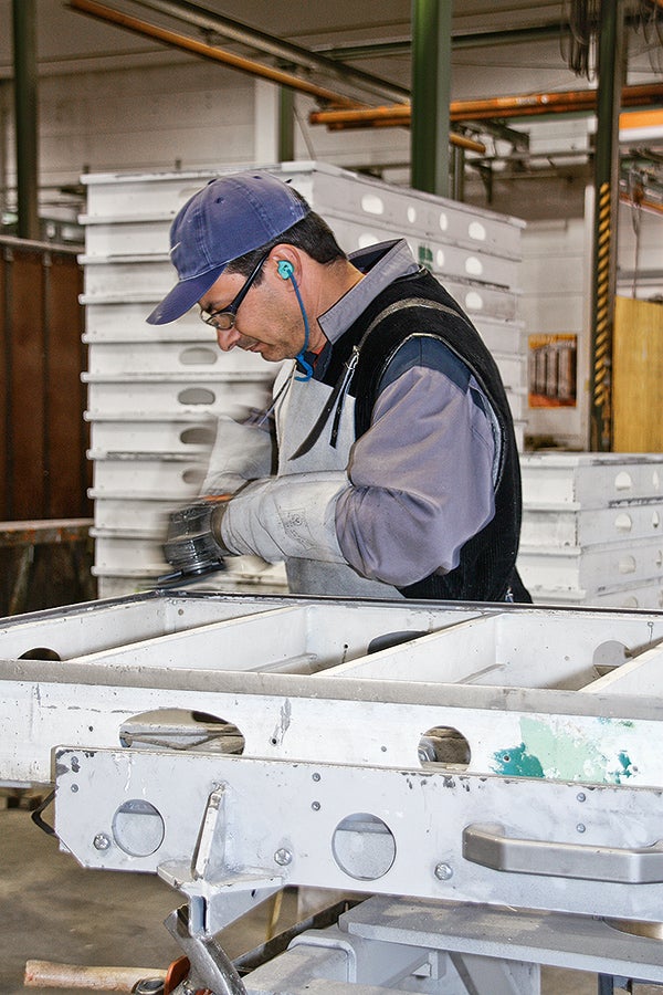 如果必要，也可以对材料进行全面翻新，包括喷涂新的粉末涂层。