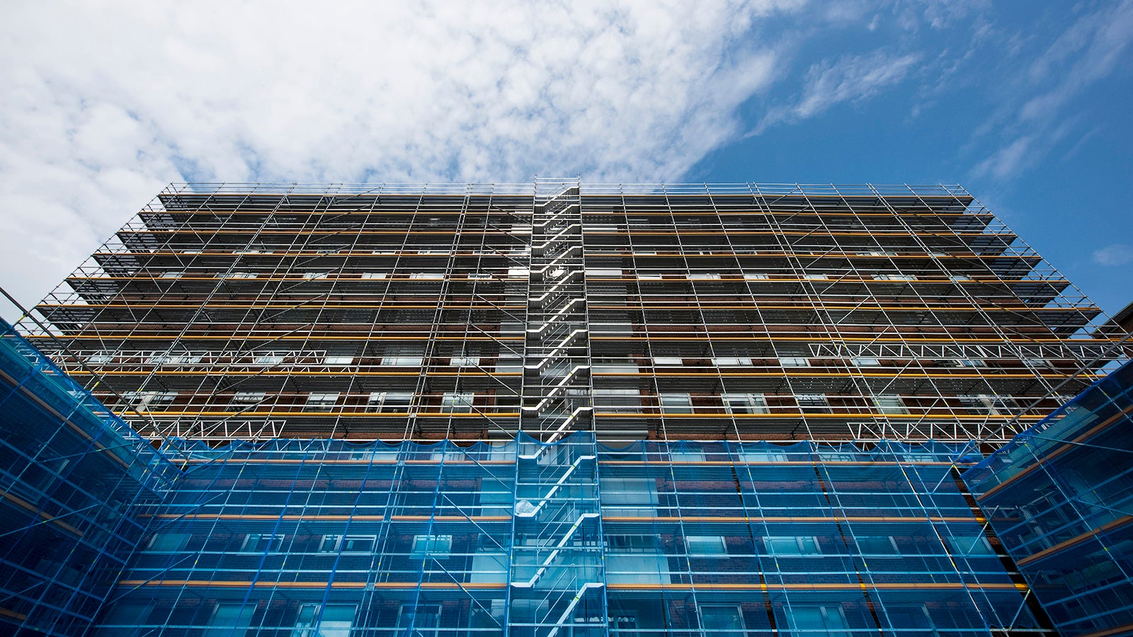 Flexibelt ställningssytem med få komponenter. 