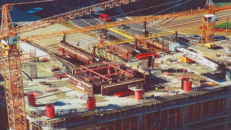 The PERI circular column formwork allowed very fast concreting times for a fresh concrete pressure of up to 150 kN/m² as well as resulting in a superb concrete finish.