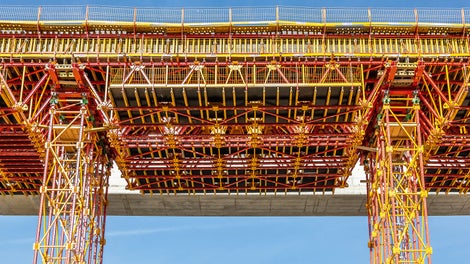 The integrated working platforms within the ALPHAKIT Formwork Girders allowed horizontal freedom of movement for site personnel.