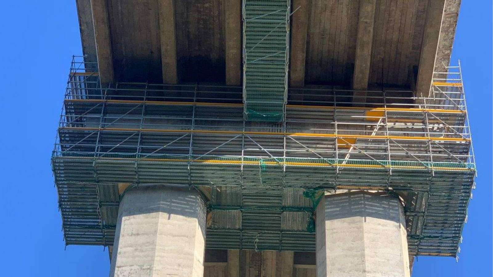 Ponteggio sospeso per lavori sui pulvini