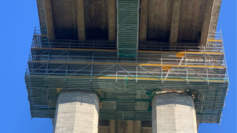 Ponteggio sospeso per lavori sui pulvini